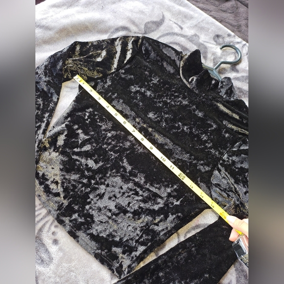 5 For $25✨Bozzolo Womens Medium Velvet Velour Black Longsleeved Soft Cropped Top - Picture 7 of 11